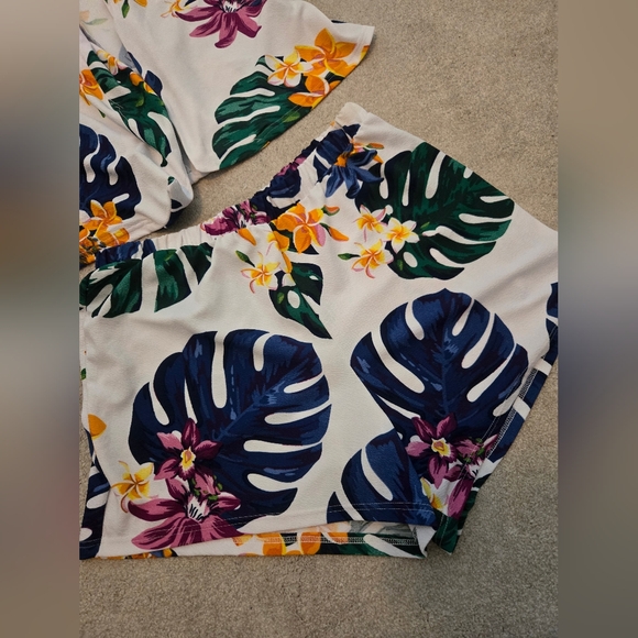 Shorts and vest - Picture 2 of 15